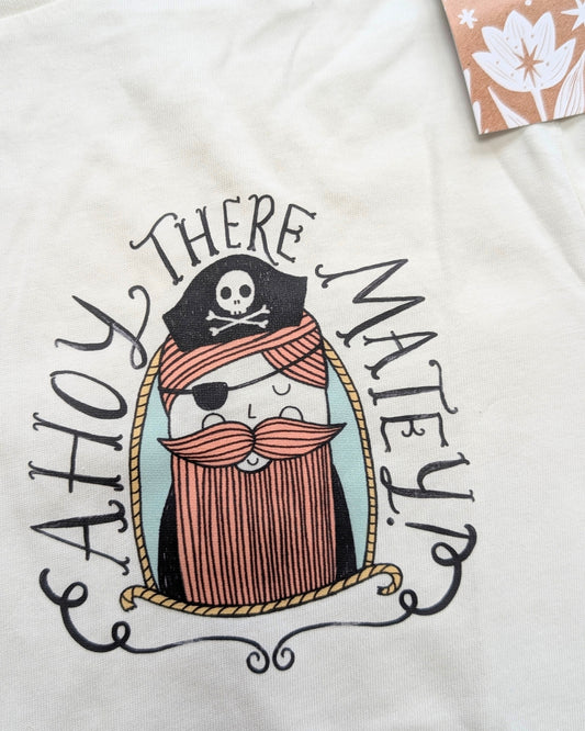 LIGHT CREAM PIRATE DESIGN TEE - 9-10 years